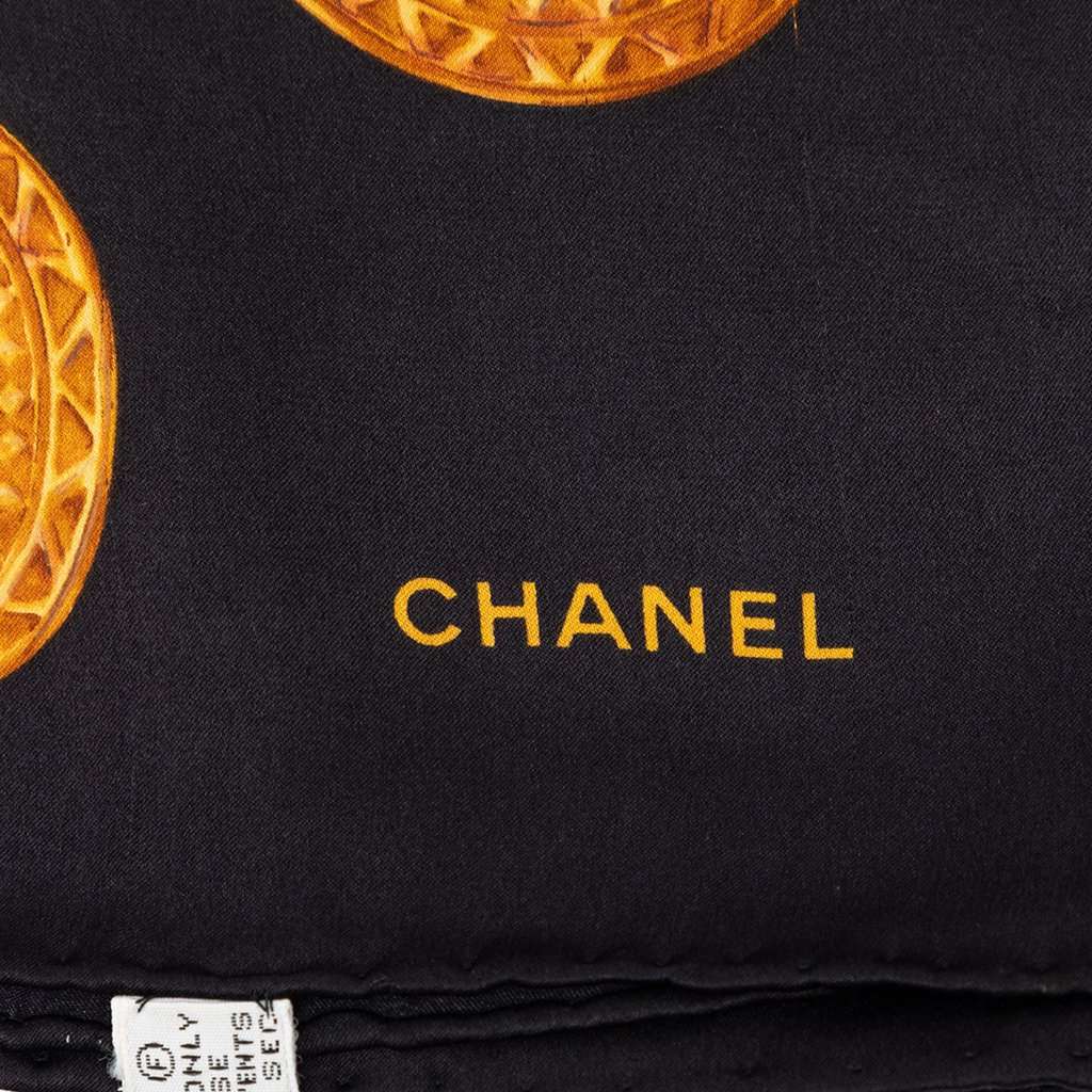Chanel CC Medallion Chain Printed Silk Scarf Black Very good condition - Back View