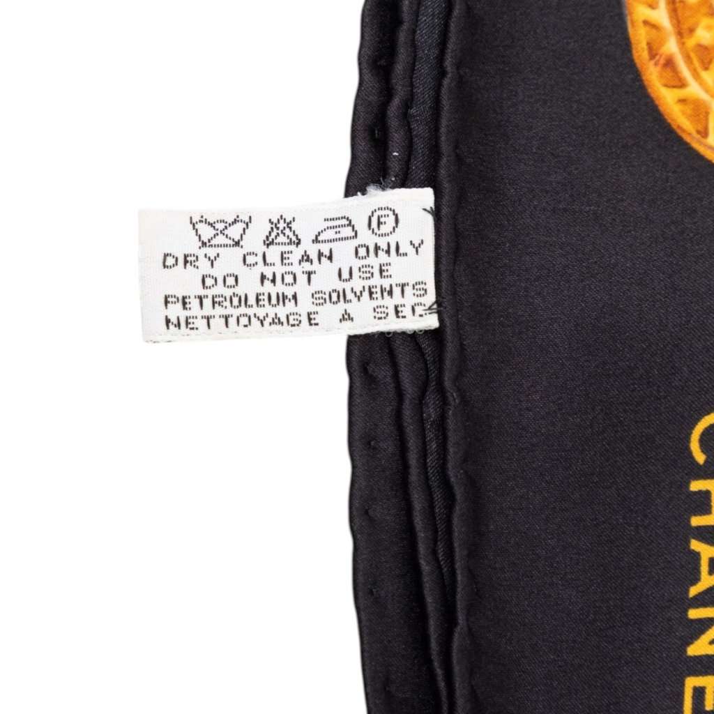 Chanel CC Medallion Chain Printed Silk Scarf Black Very good condition - Inside View