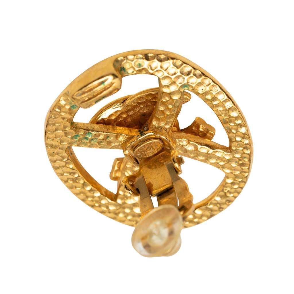 Chanel CC Gold Plated Oval Clip On Earrings Gold Metal Very good condition - Model View
