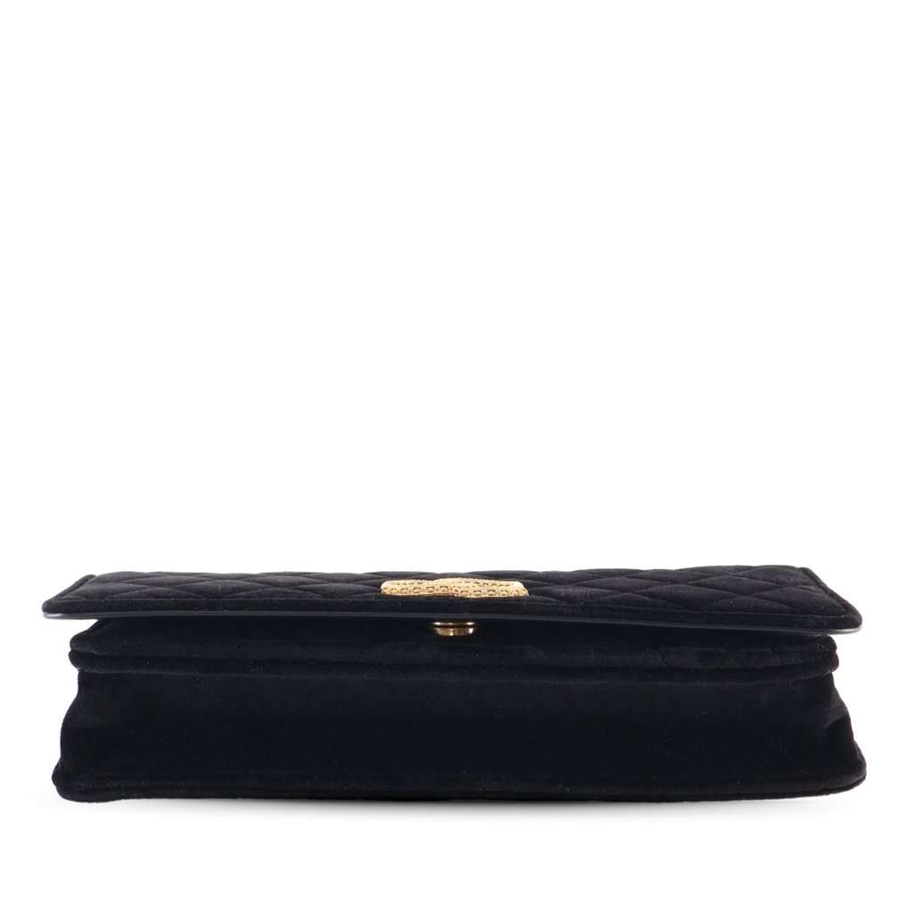 Chanel CC Quilted Velvet East West Clutch On Chain Black Never worn - Inside View