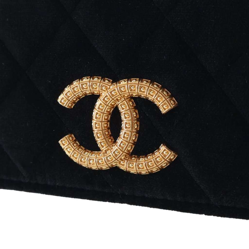 Chanel CC Quilted Velvet East West Clutch On Chain Black Never worn - Box View