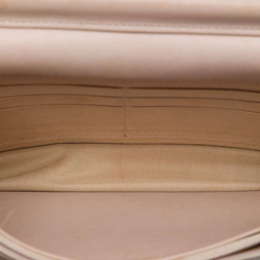 Chanel CC Quilted Lambskin Diamond Wallet On Chain Beige Leather Very good condition - Model View