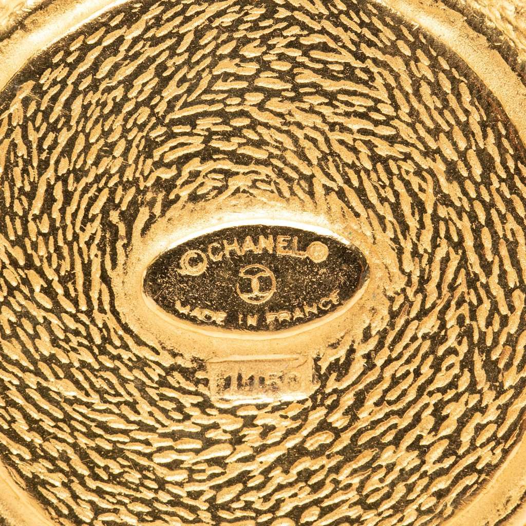 Chanel Gold Plated 31 Rue Cambon Round Brooch Gold Metal Very good condition - Inside View