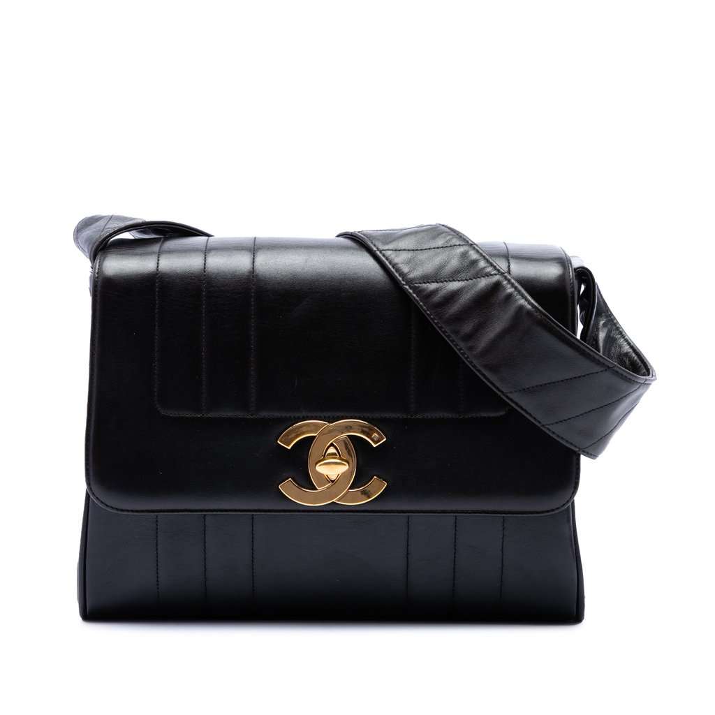 Chanel Vertical Quilt Lambskin Flap Black Leather Very good condition - Front View