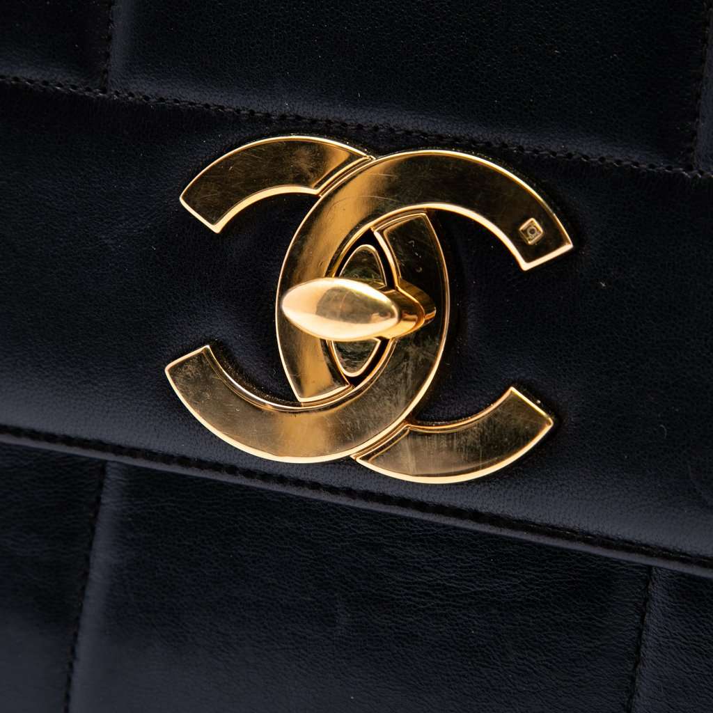 Chanel Vertical Quilt Lambskin Flap Black Leather Very good condition - Box View