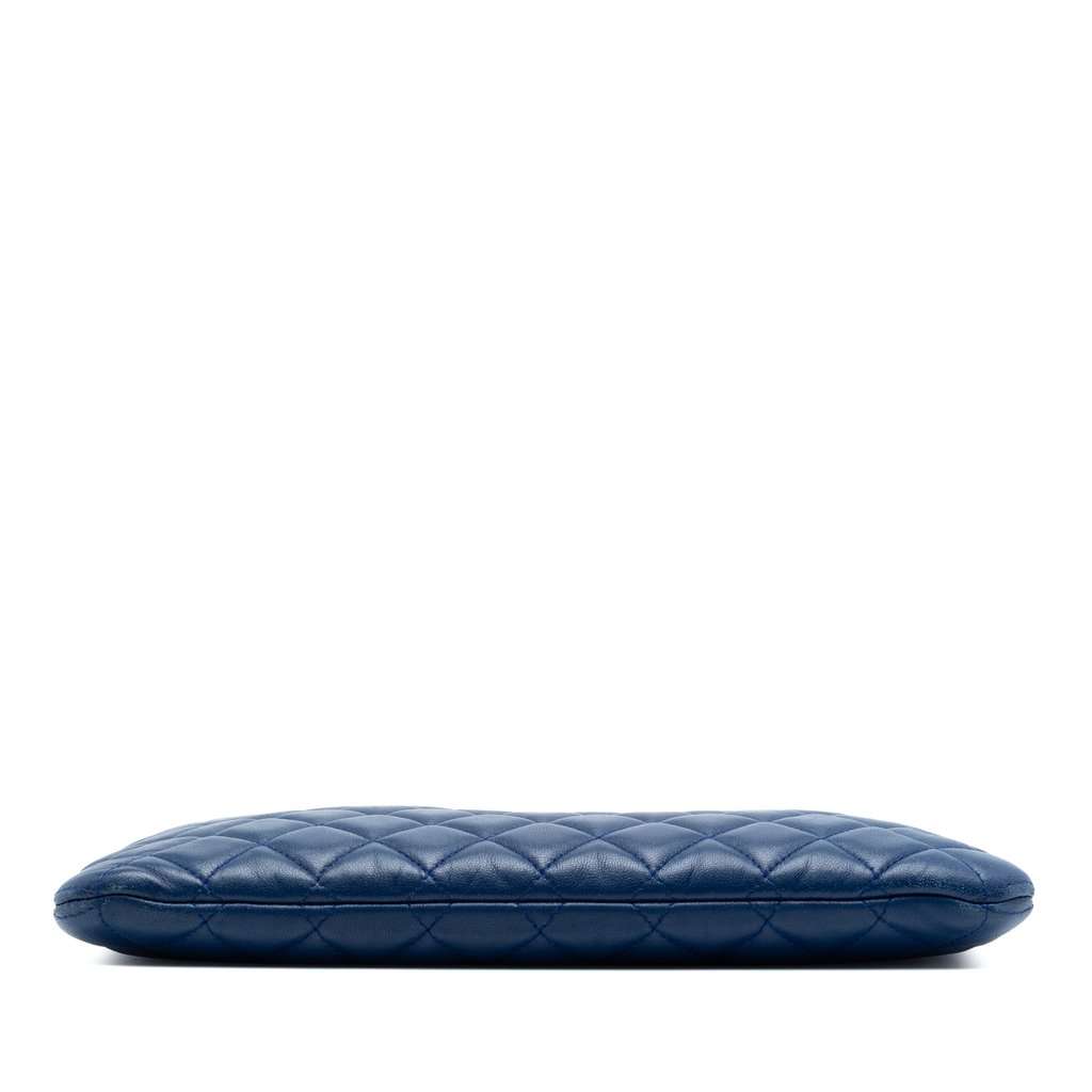 Chanel Medium Quilted Lambskin Boy O Case Clutch Blue Leather Very good condition - Inside View