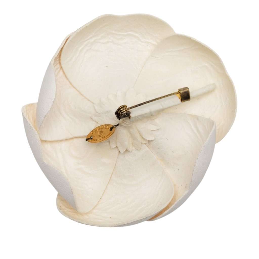 Chanel Leather Camellia Brooch White Leather Very good condition - Back View