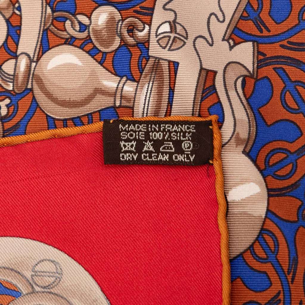 Hermès Mors et Gourmettes Silk Scarf 90 Purple Very good condition - Model View