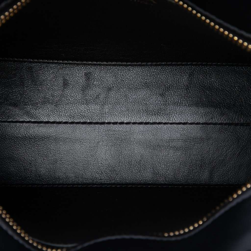 Prada City Calf and Saffiano Lip Print Esplanade Crossbody Black Leather Very good condition - Model View
