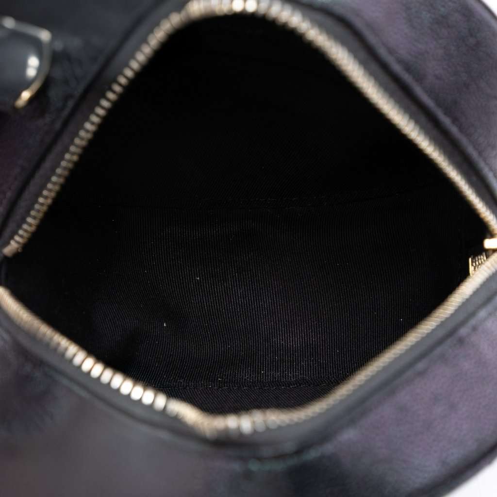 Chanel CC Quilted Iridescent Caviar Round Clutch With Chain Black Leather Very good condition - Model View