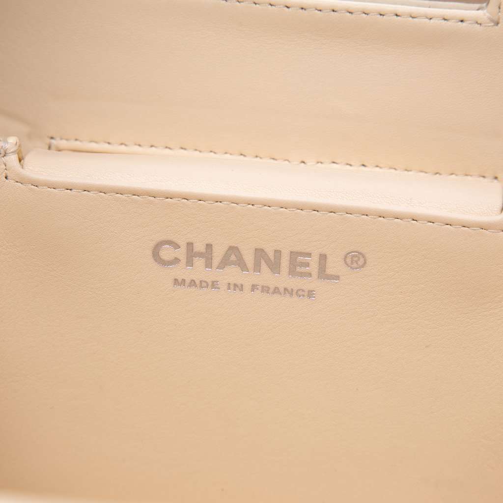 Chanel Mini CC Quilted Patent Vanity Bag Beige Leather Very good condition - Box View