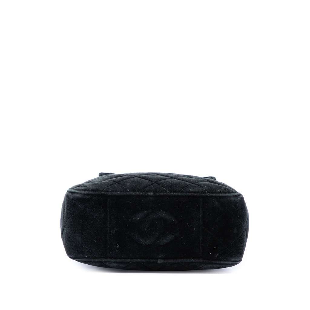 Chanel CC Quilted Velvet Handbag Black Very good condition - Inside View