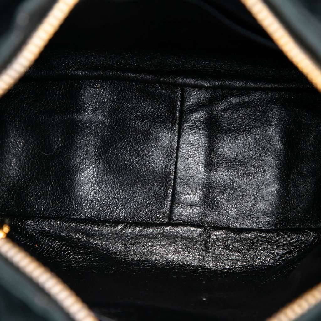 Chanel CC Quilted Velvet Handbag Black Very good condition - Model View