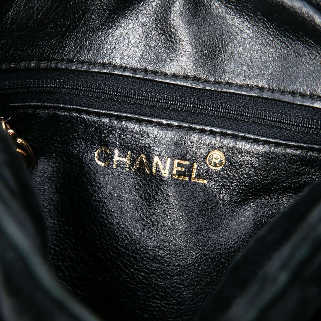 Chanel CC Quilted Velvet Handbag Black Very good condition - Box View