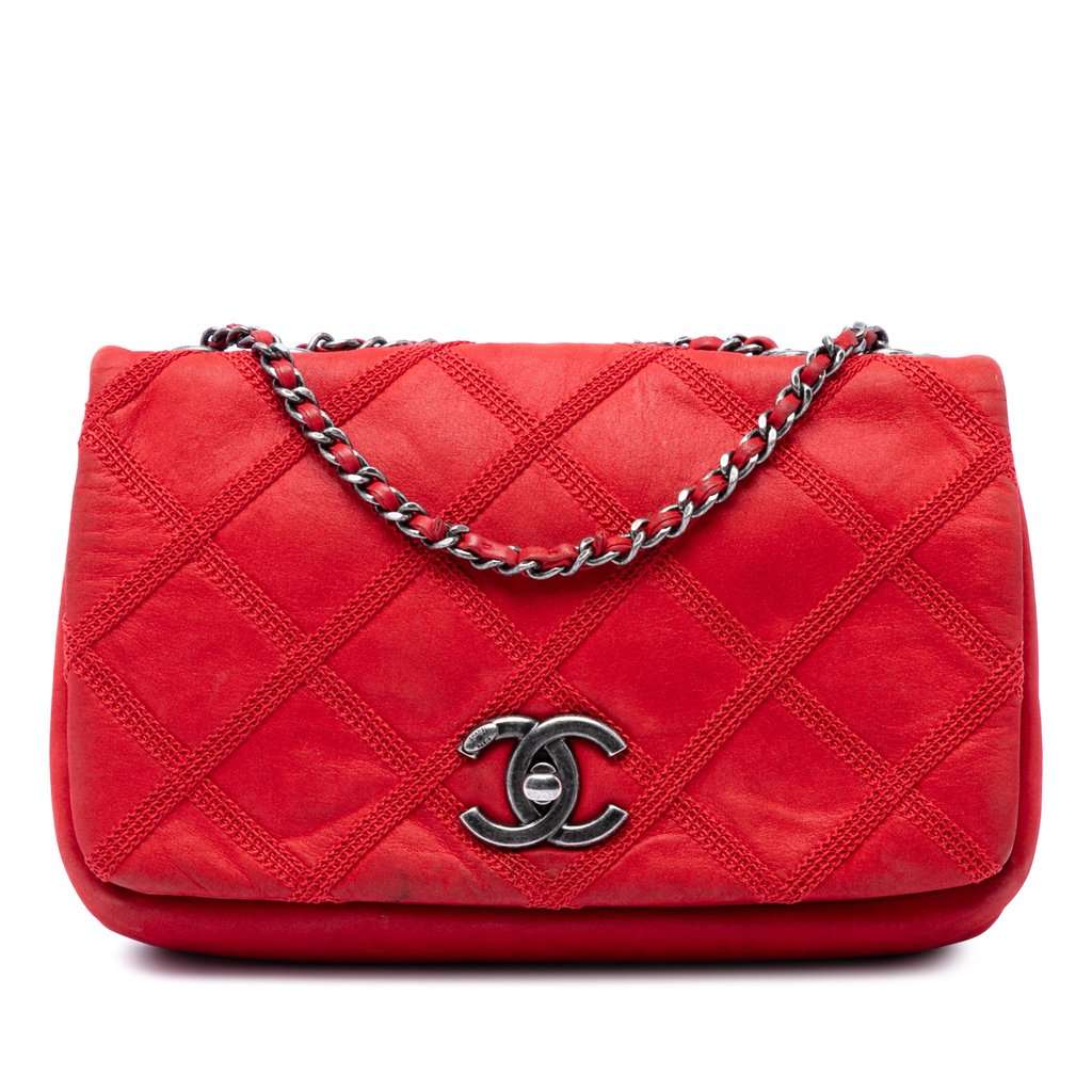 Chanel Iridescent Calfskin Diamond Stitch Flap Red Leather Very good condition - Front View