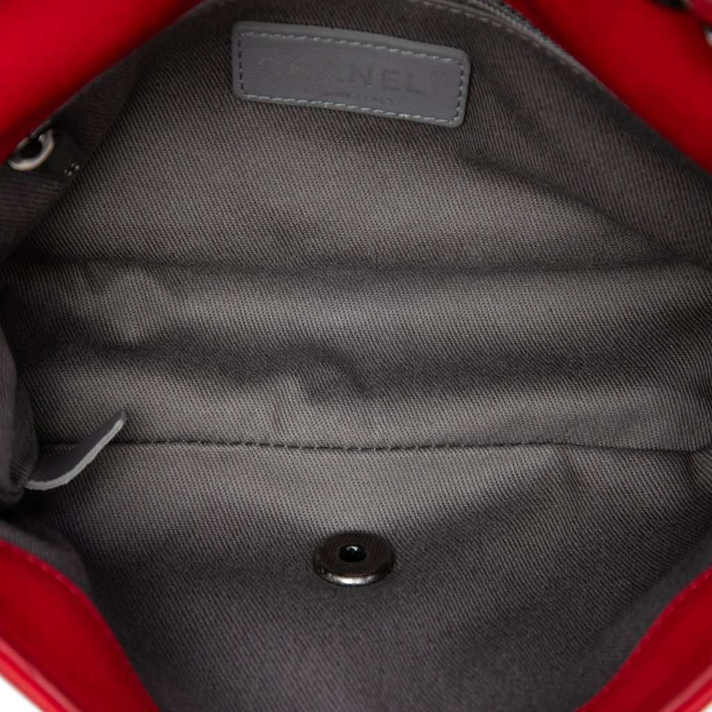 Chanel Iridescent Calfskin Diamond Stitch Flap Red Leather Very good condition - Model View