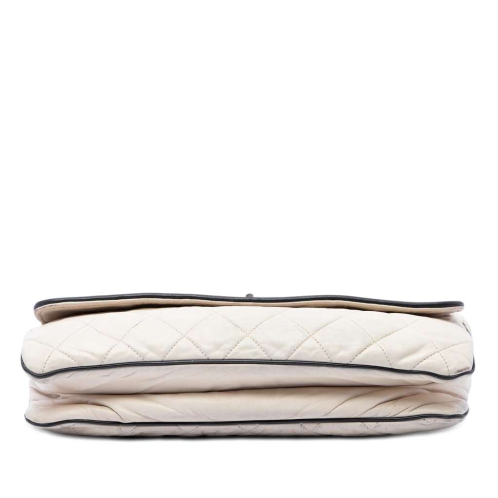 Chanel Quilted Lambskin East West Mademoiselle Flap White Leather Very good condition - Inside View