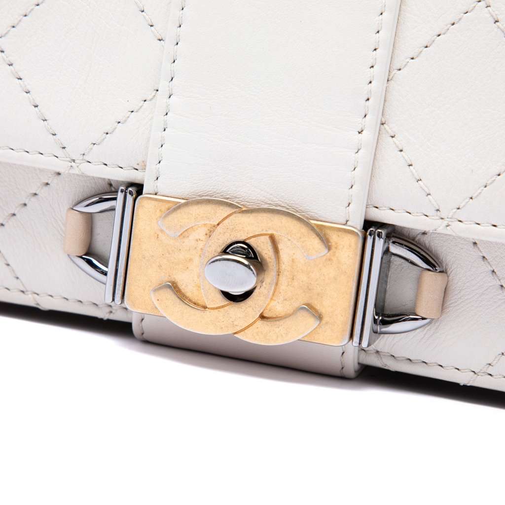 Chanel CC Stitched Calfskin Chain Flap White Leather Very good - Box View
