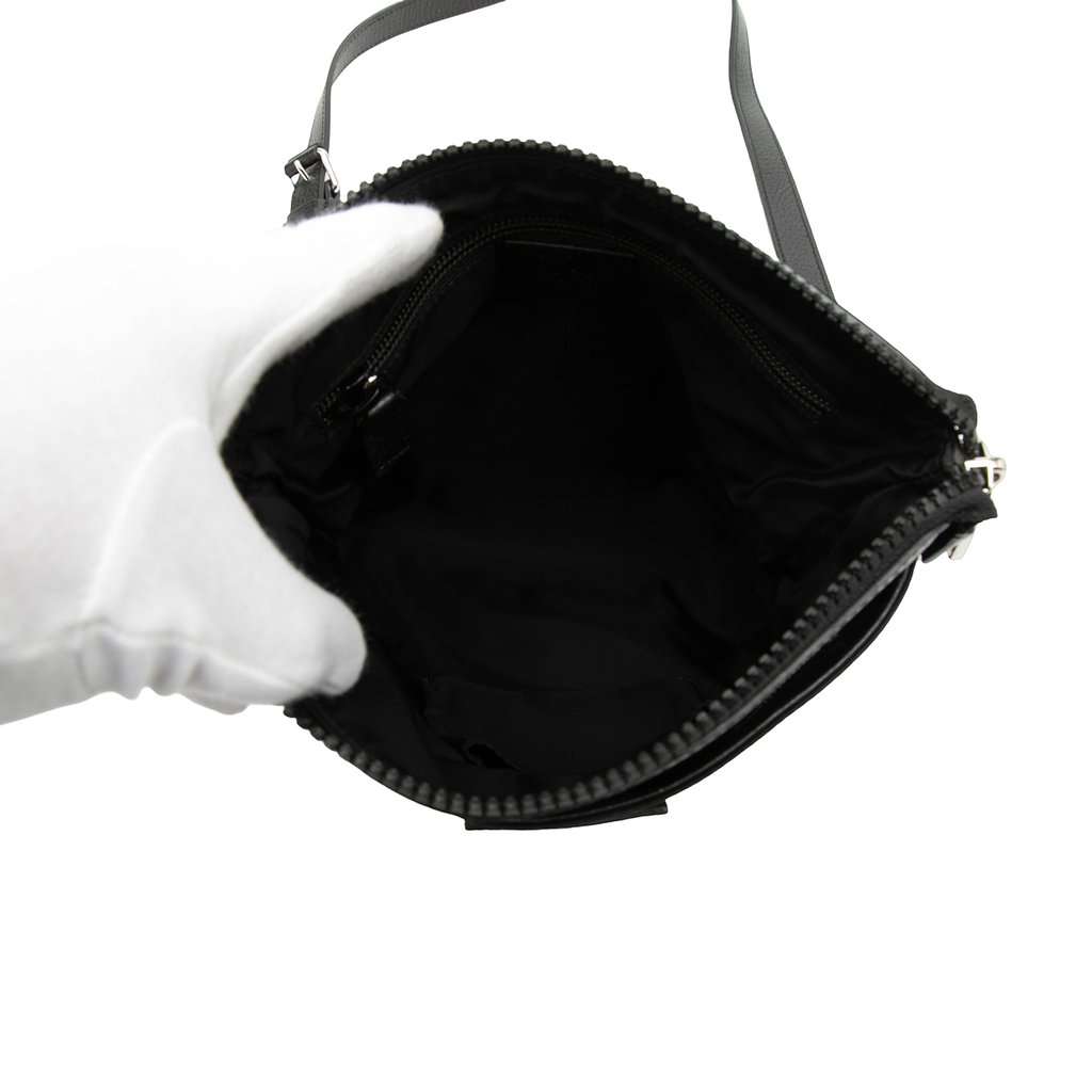 Gucci GG Nylon Crossbody Black Very good condition - Model View