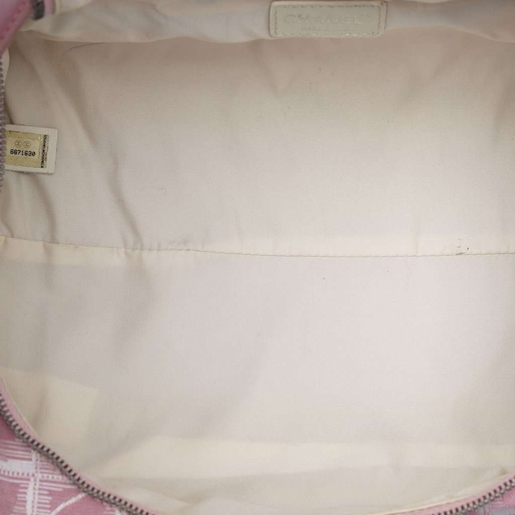 Chanel Large New Travel Line Nylon Vanity Bag Pink Very good condition - Model View