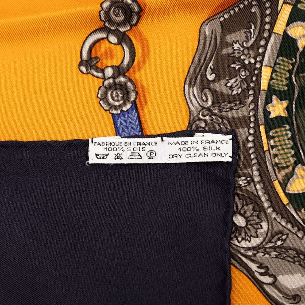 Hermès Memoire d Hermes Silk Scarf 90 Orange Very good condition - Back View