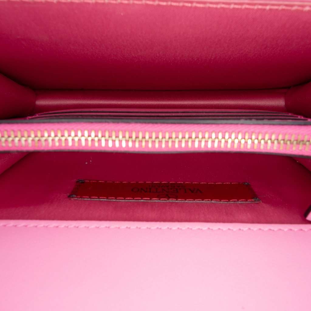 Valentino Pebbled Calfskin Rockstud Wallet On Chain Pink Leather Very good - Model View