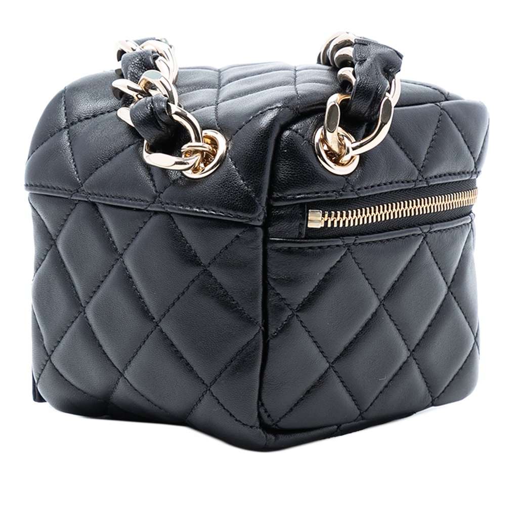 Chanel CC Quilted Lambskin Cube Wristlet Vanity Case Black Leather Very good condition - Back View