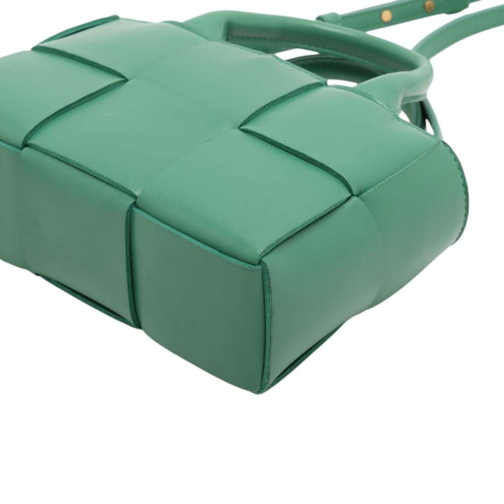 Bottega Veneta Candy Nappa Maxi Intrecciato Arco Tote Green Leather Very good condition - Model View
