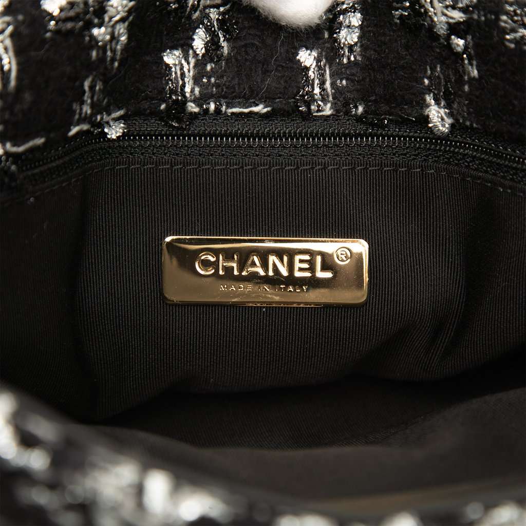Chanel Large Tweed 19 Flap Black Very good - Box View