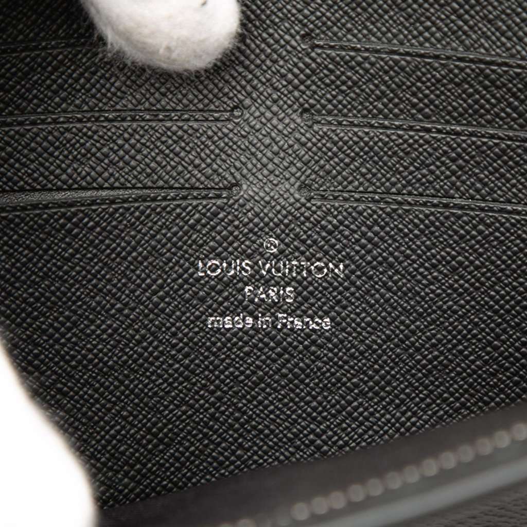 Louis Vuitton Monogram Eclipse Pochette Voyage MM Black Very good - Box View