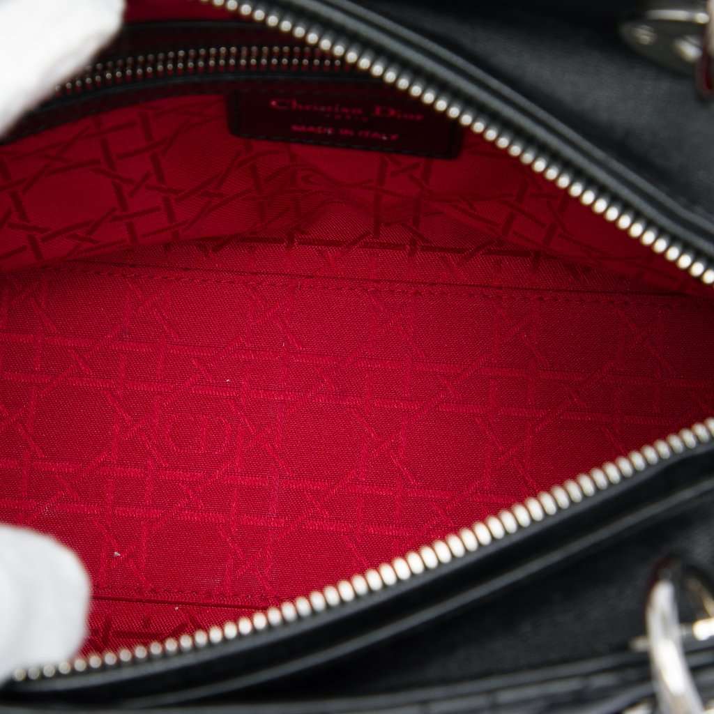 Dior Medium Lambskin Cannage Lady Dior Black Leather Good condition - Model View