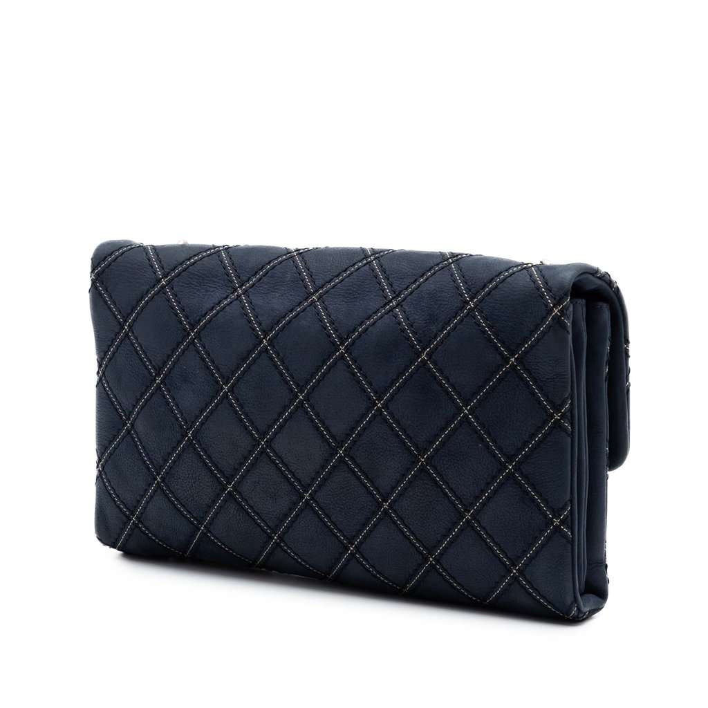 Chanel Jumbo Quilted Calfskin Triple Stitched Flap Blue Leather Very good condition - Back View