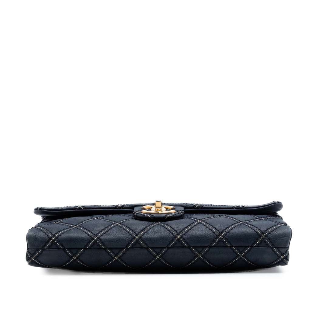 Chanel Jumbo Quilted Calfskin Triple Stitched Flap Blue Leather Very good condition - Inside View