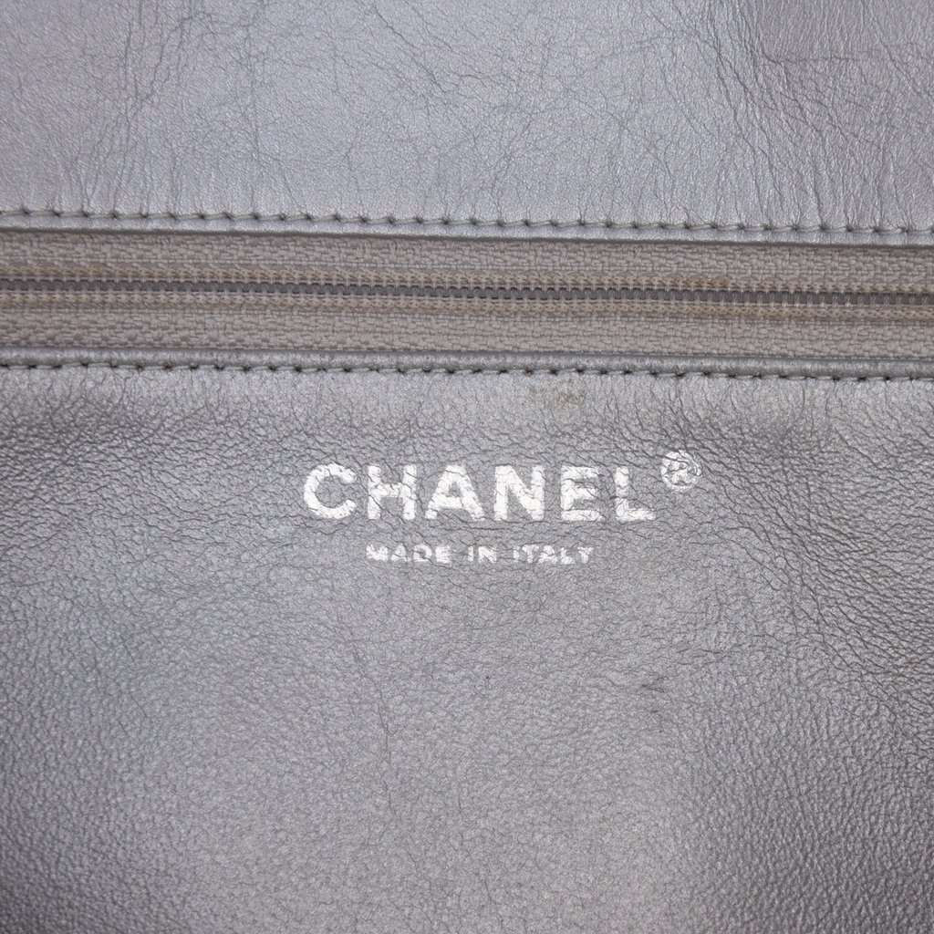 Chanel Quilted Aged Calfskin Reissue 2.55 Double Compartment Single Flap 226 Silver Leather Very good - Box View