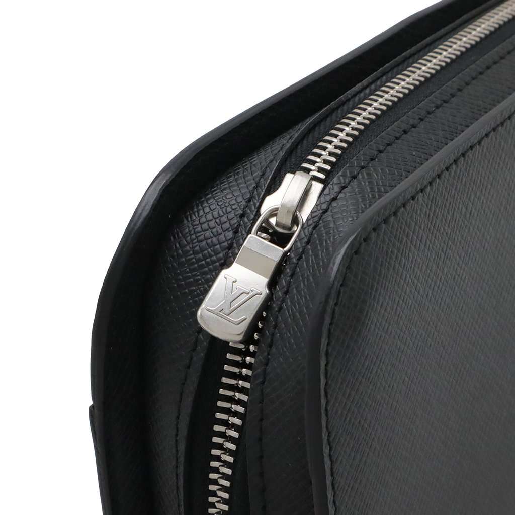 Louis Vuitton Taiga Pochette Baikal Black Leather Very good condition - Box View