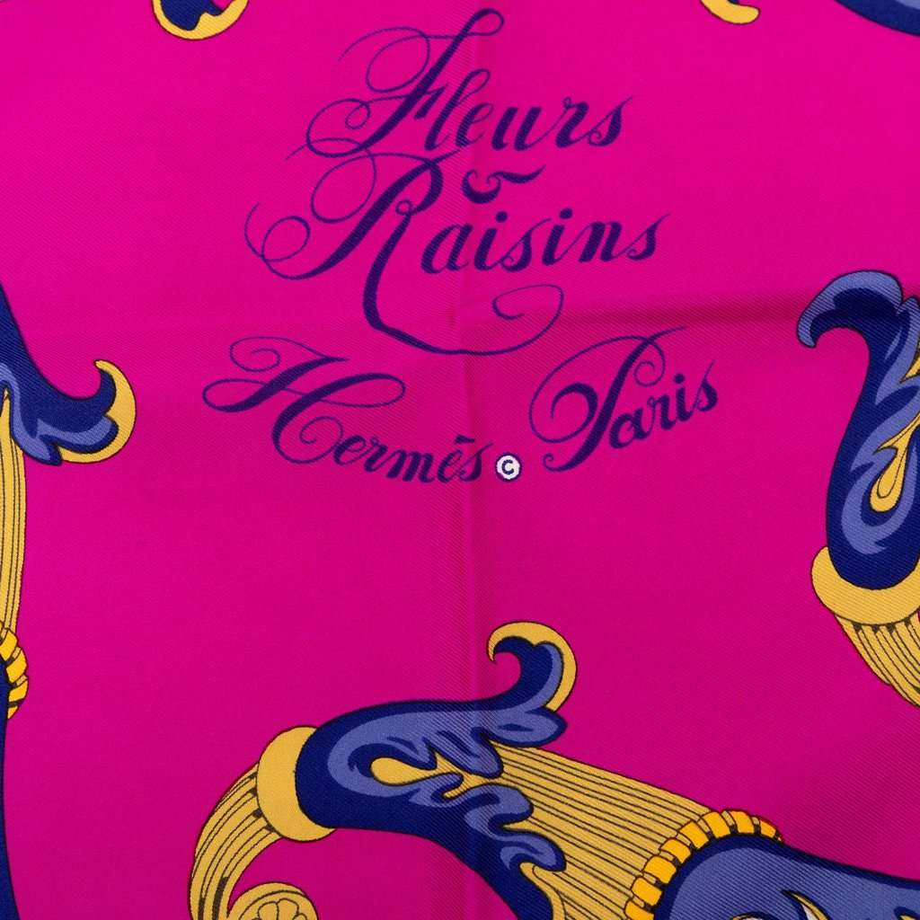 Hermès Fleurs et Raisins Silk Scarf  90 Pink Very good - Model View