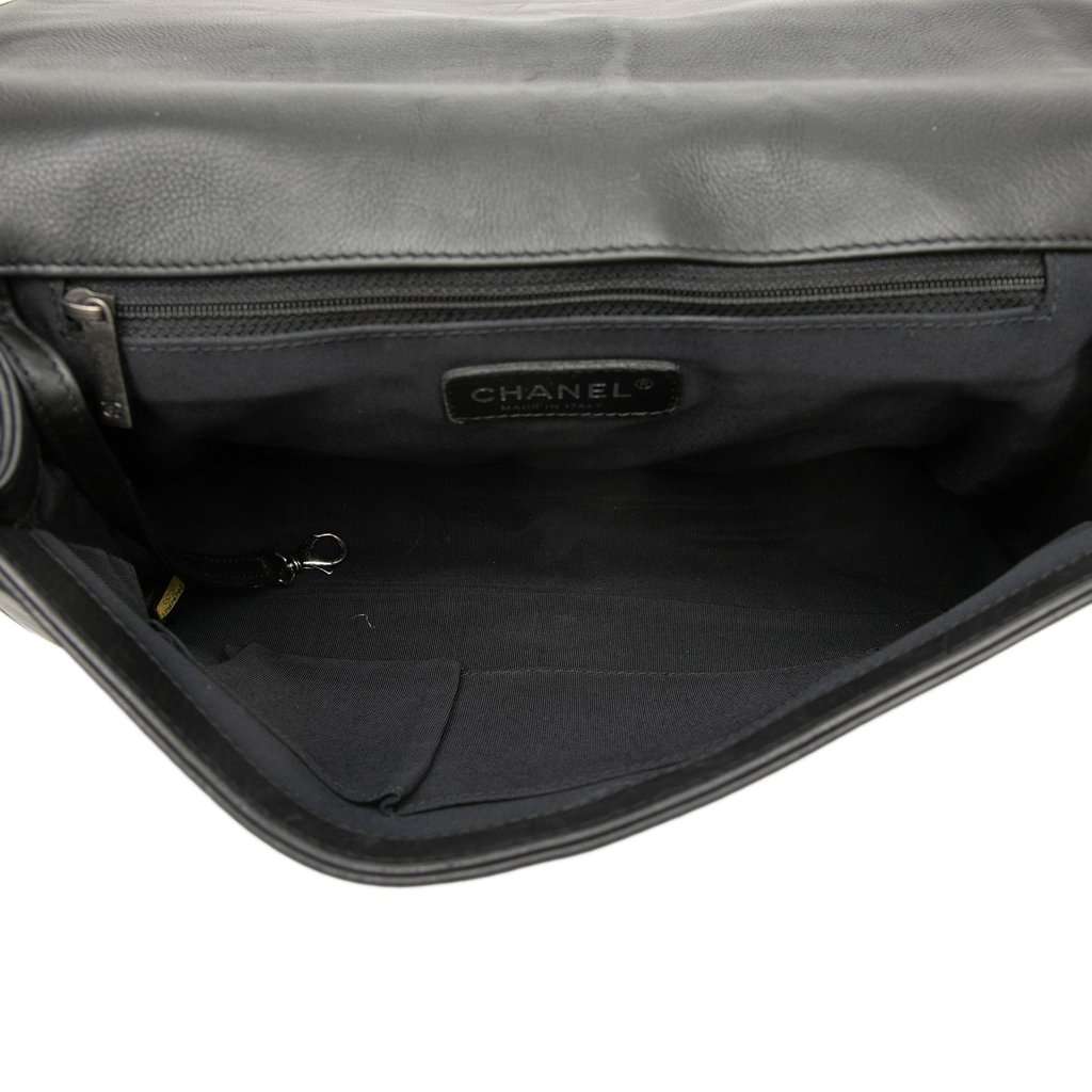 Chanel Large Quilted Lambskin Boy Flap Black Leather Very good - Model View