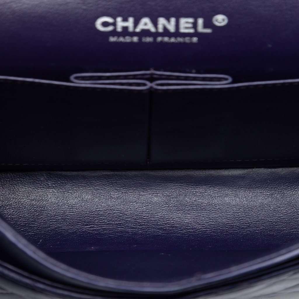 Chanel Medium Classic Lambskin Double Flap Purple Leather Very good condition - Model View