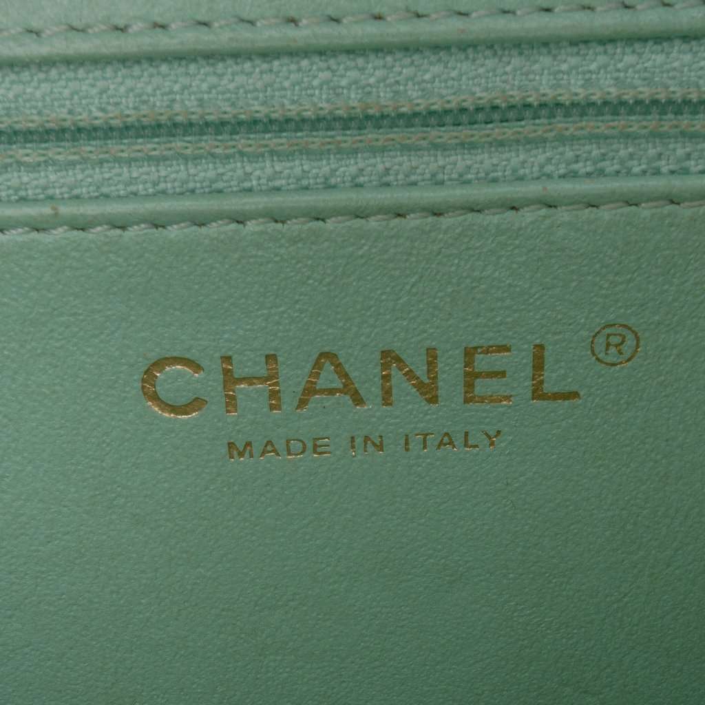 Chanel Medium Caviar CC Filigree Vanity Case Green Leather Good condition - Box View