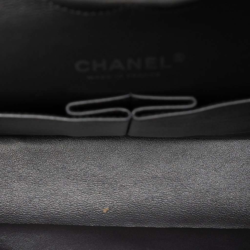 Chanel Medium Classic Iridescent Lambskin Double Flap Brown Leather Very good condition - Model View
