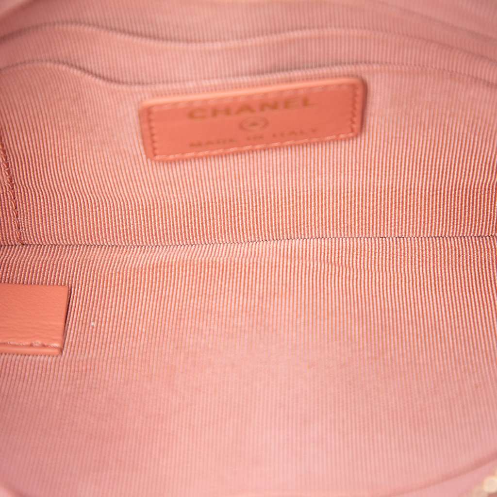 Chanel Small Raffia Deauville O Case Clutch Pink Very good condition - Model View