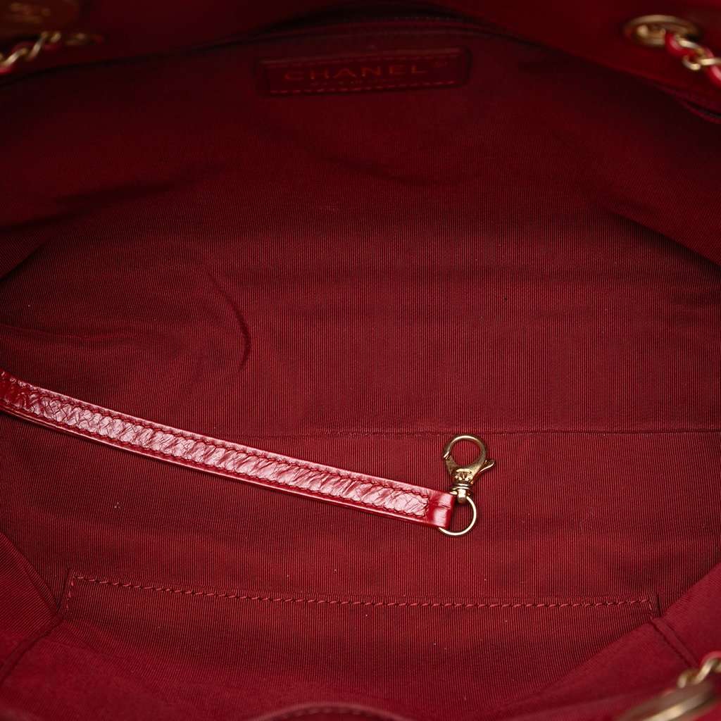Chanel CC Quilted Calfskin Front Zip Drawstring Chain Tote Red Leather Very good - Model View