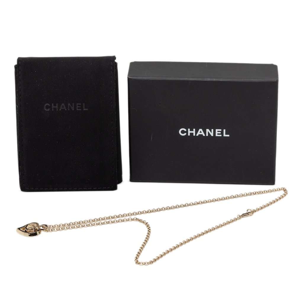 Chanel CC Gold Plated Heart Pendant Necklace Gold Metal Very good condition - Box View