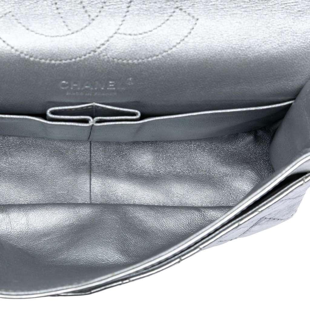 Chanel Quilted Metallic Aged Calfskin Reissue 2.55 Double Flap 226 Silver Leather Very good condition - Model View