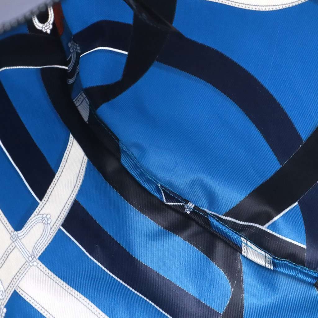Hermès Silk and Barenia Cavalcadour Airsilk Duffle Bag 38 Blue Very good condition - Model View