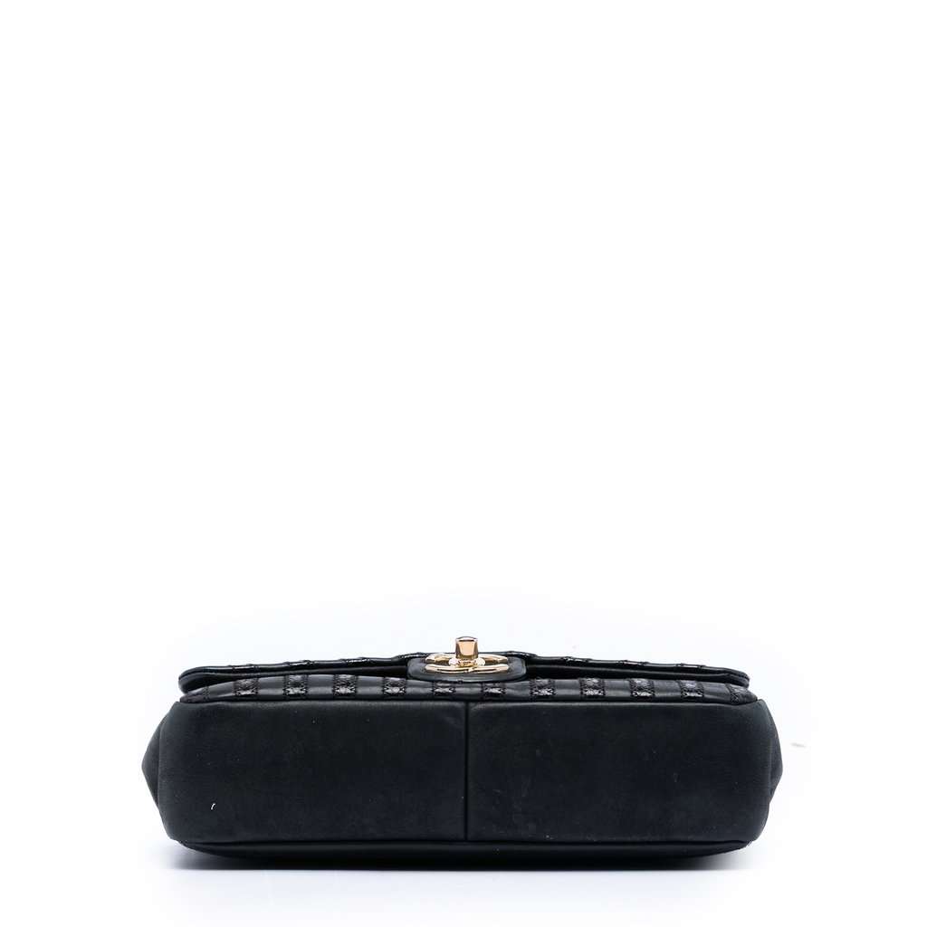 Chanel Chevron Python Embossed Calfskin and Suede Single Flap Black Leather Very good condition - Inside View