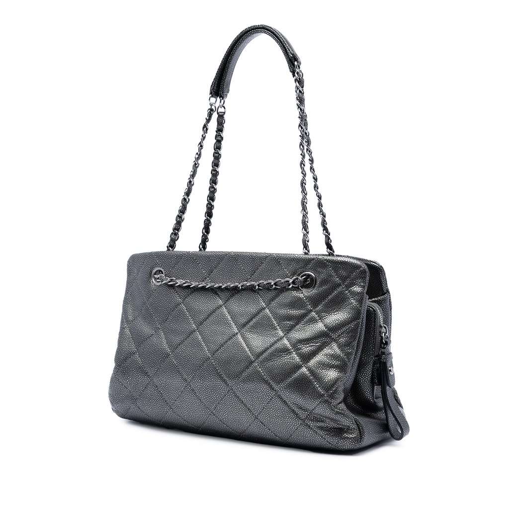Chanel CC Quilted Caviar Chain Tote MultiColor Leather Very good condition - Back View
