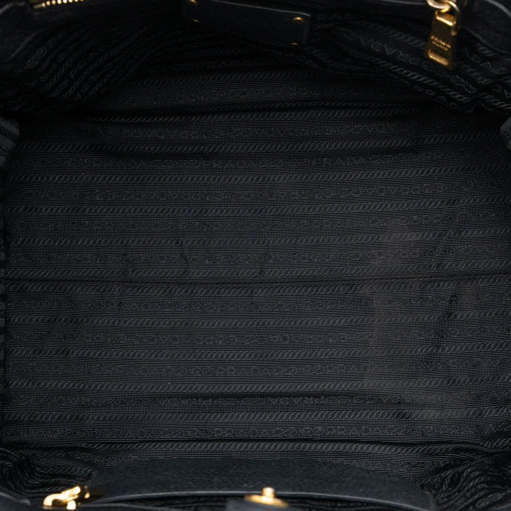Prada Vitello Daino Front Pocket Open Convertible Tote Black Leather Very good condition - Model View