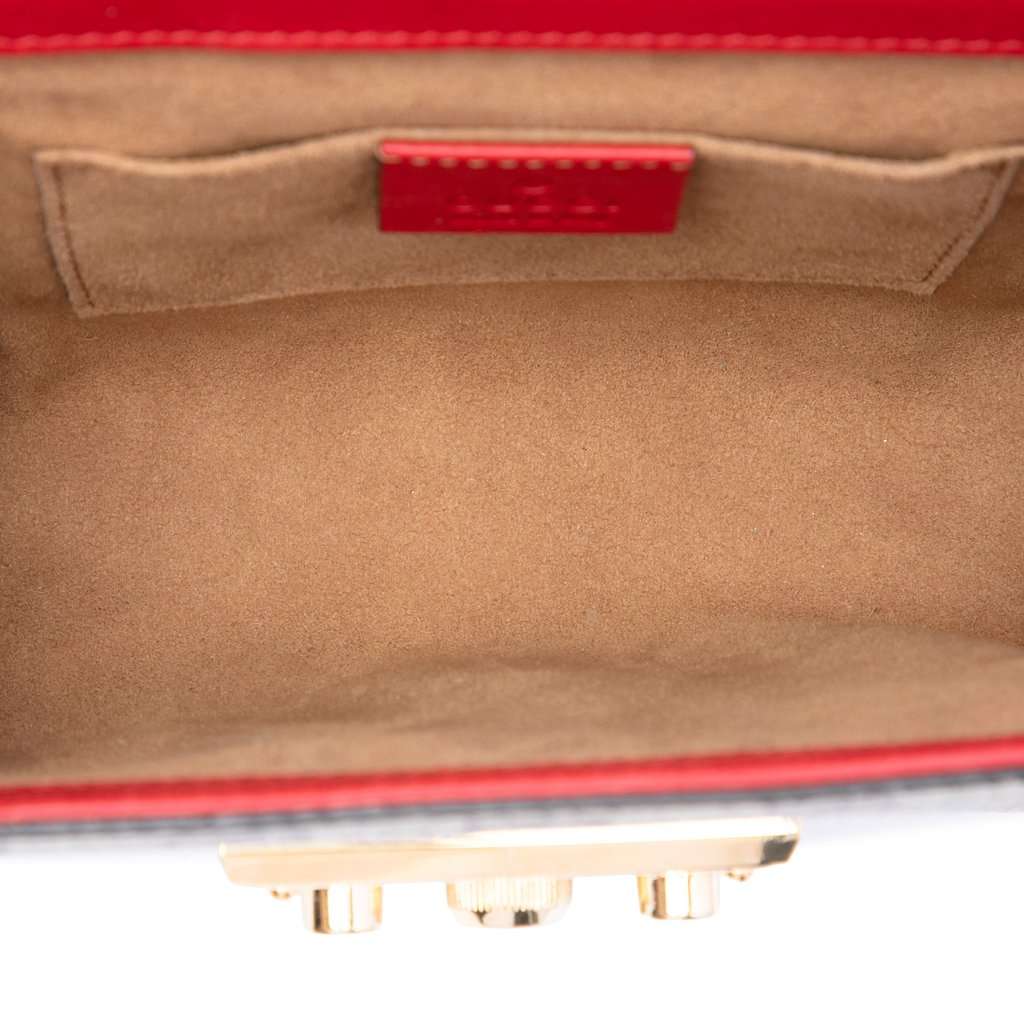 Gucci Small GG Supreme Padlock Crossbody Beige Very good - Model View
