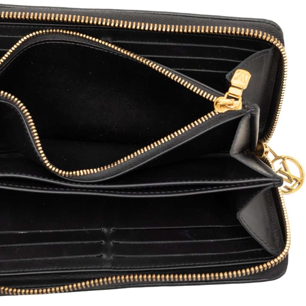 Louis Vuitton Monogram Embossed Lambskin Coussin Zippy Wallet Black Leather Very good - Model View